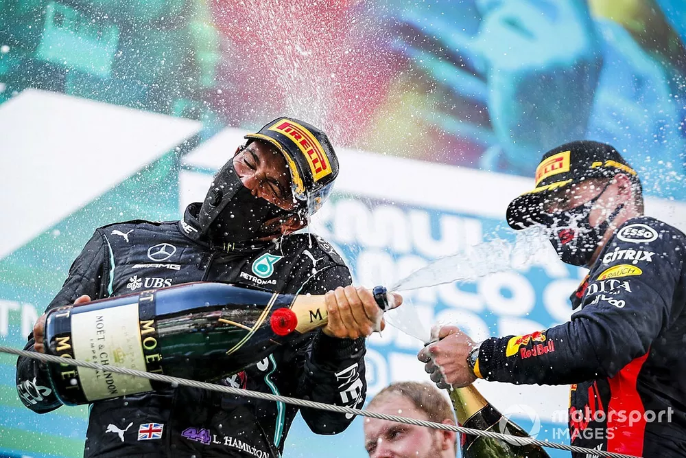 Race Winner Lewis Hamilton, Mercedes-AMG Petronas F1 and Max Verstappen, Red Bull Racing celebrate on the podium