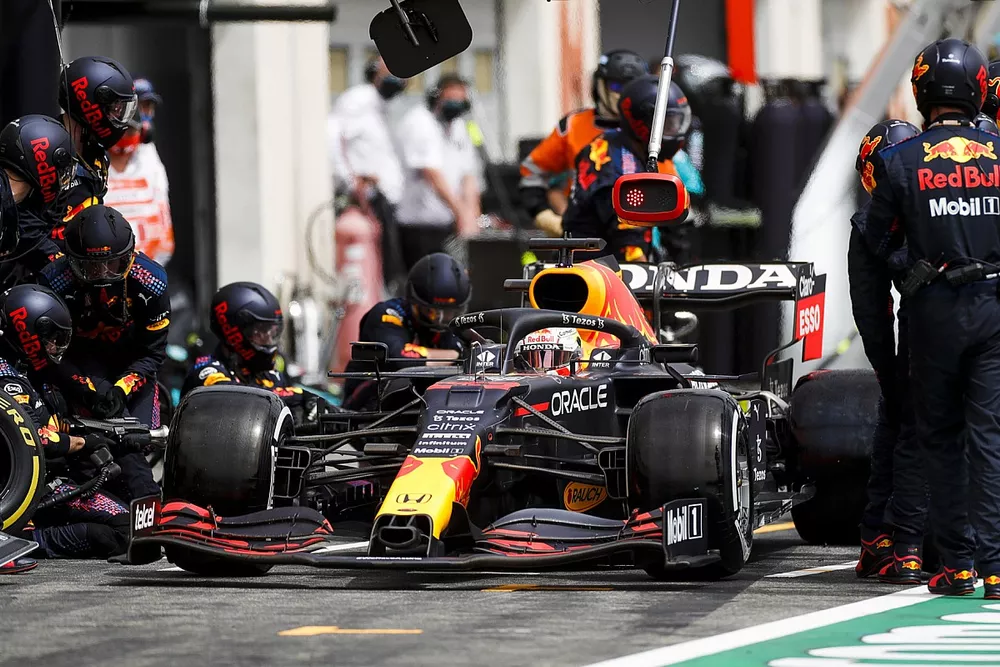 Max Verstappen, Red Bull Racing RB16B, in the pits