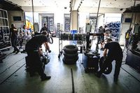 Michelin quiere seguir en MotoGP hasta 2028 y Pirelli está a la expectativa