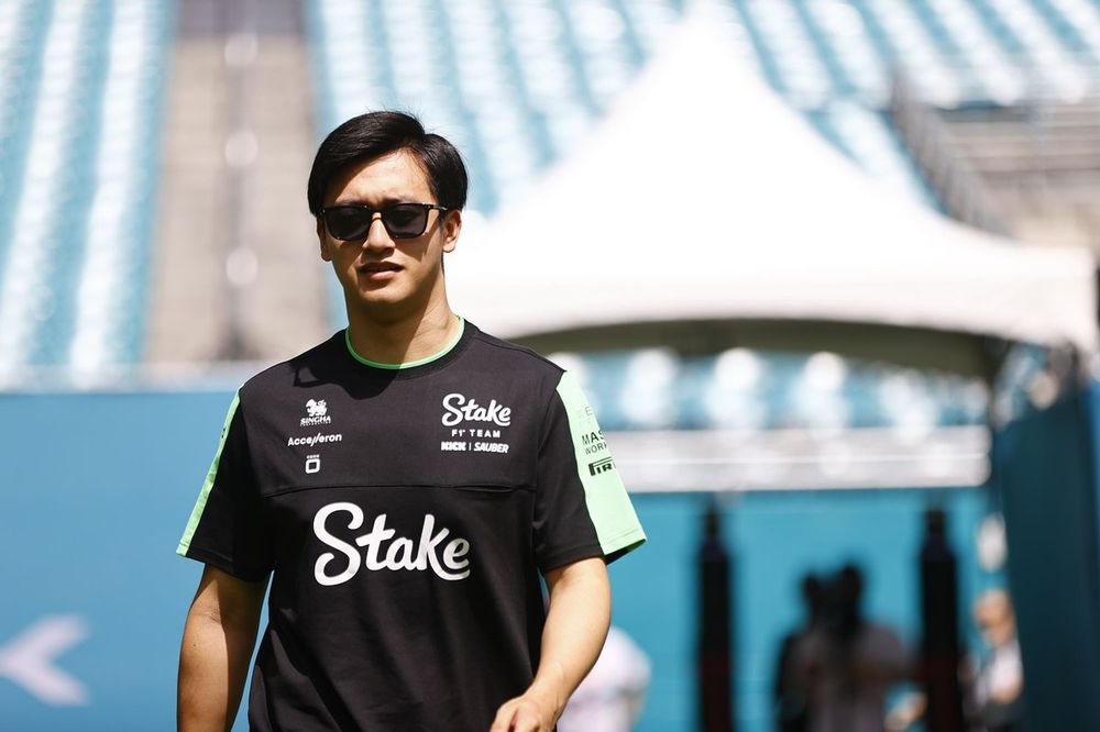 Zhou Guanyu, Stake F1 Team Kick Sauber