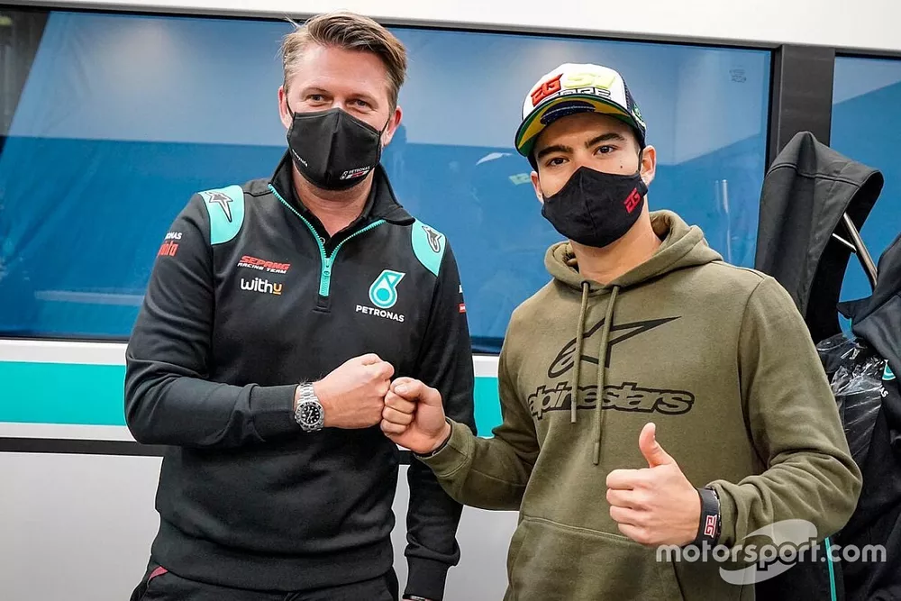 Matteo Ballarin, chefe de equipe da WithU Motorsport, com Eric Granado