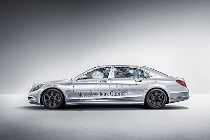 Mercedes-Maybach S 600 Guard zelfs met explosieven niet te slopen