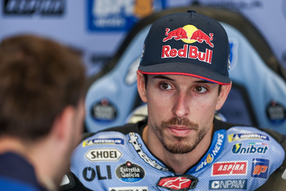 Le drapeau rouge déployé après un gros accident d'Álex Márquez au GP de Catalogne