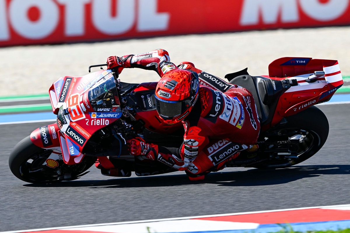 MotoGP | Marquez domina la Sprint di Balaton Park, sul podio Acosta e Bezzecchi