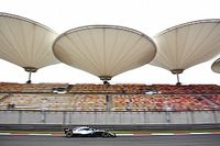 Hamilton lidera la primera pr&aacute;ctica