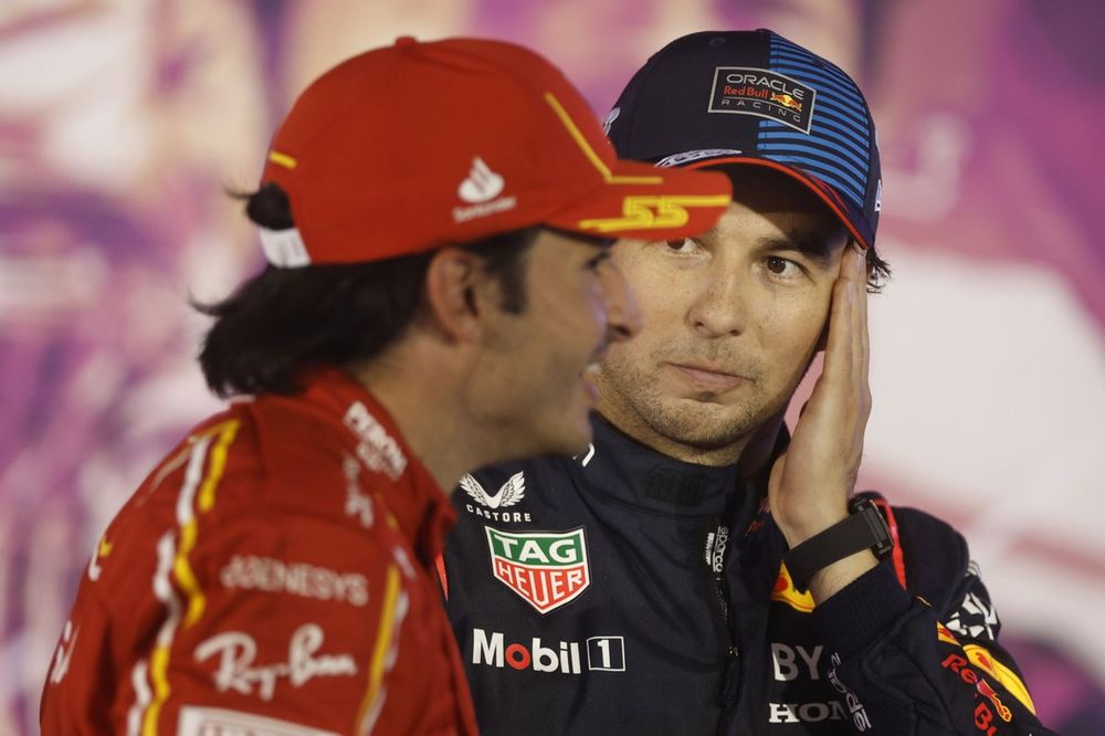 Carlos Sainz, Scuderia Ferrari, tercer lugar, Sergio Pérez, Red Bull Racing, segundo en Parc Ferme