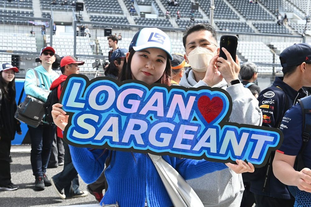 Fans supporting Logan Sargeant, Williams Racing
