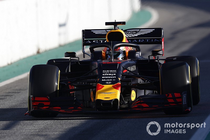 Red Bull: nagyon erősnek tűnik a Ferrari, de a Mercedes sem fog tétlenkedni