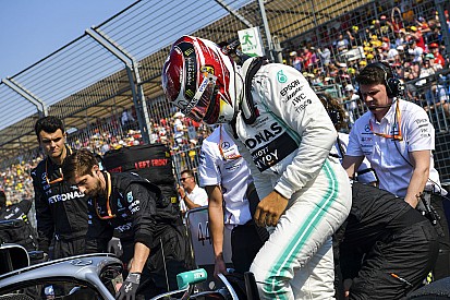 Geen zorgen bij Hamilton om Verstappen: "Hield hem eenvoudig achter me"