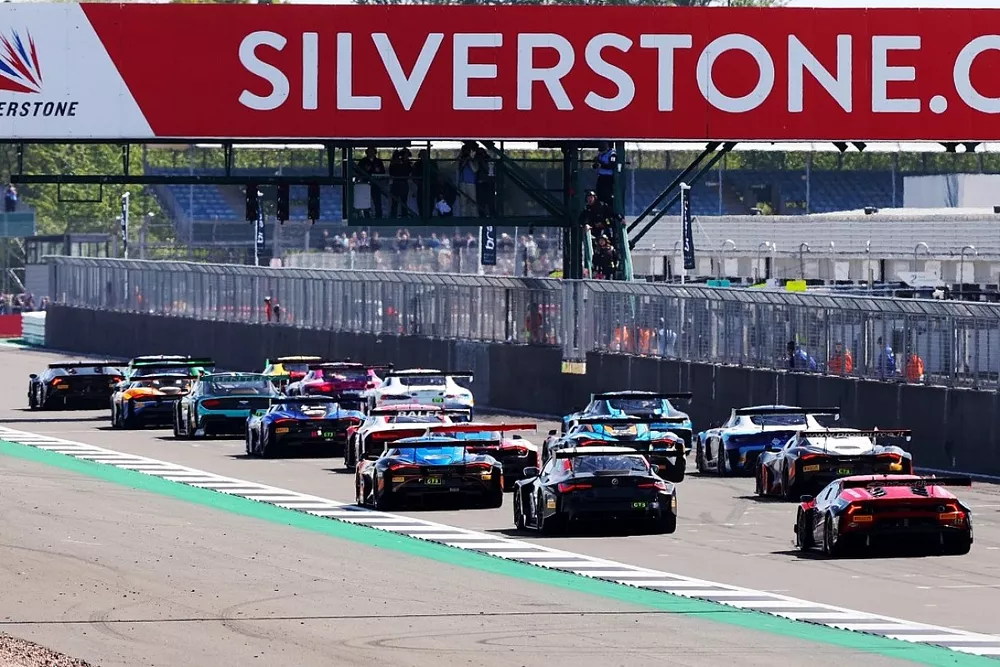 l3_Start-GT3-JR6_3347
