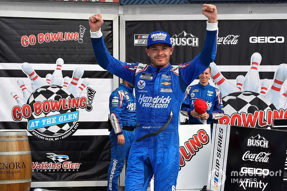 Race winner Kyle Larson, Hendrick Motorsports, Chevrolet Camaro HendrickCars.com