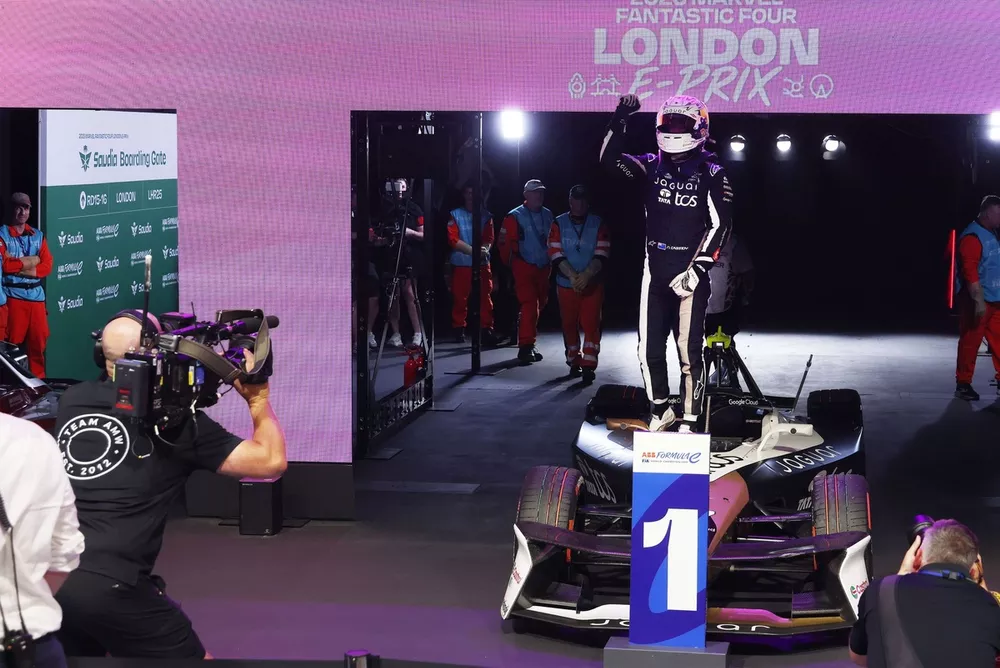 Race winner Nick Cassidy, Jaguar TCS Racing
