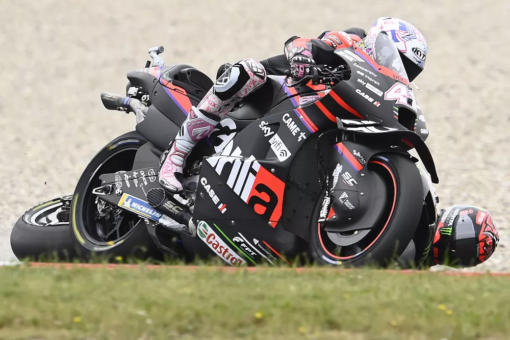 Ca&iacute;da de Aleix Espargar&oacute;, Aprilia Racing Team, Fabio Quartararo, Yamaha Factory Racing 
