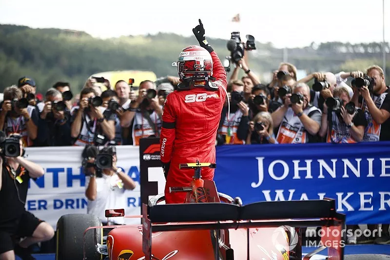 Charles Leclerc, Ferrari, festeggia la vittoria al parc ferme 