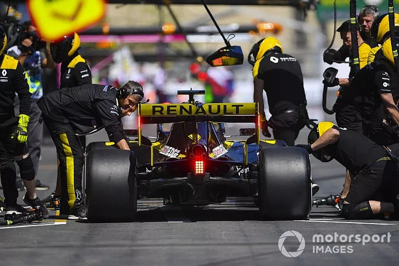 Daniel Ricciardo, Renault R.S.19, en pits