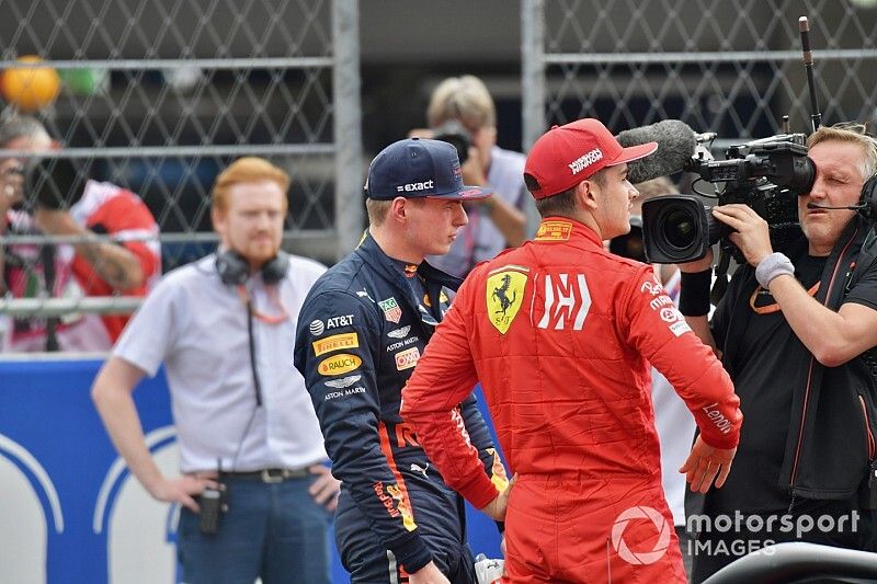 Ganador de la poloe Max Verstappen, Red Bull Racing, y Charles Leclerc, Ferrari, tras la sesión clasificatoria