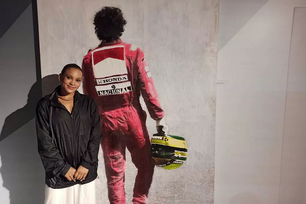 Rebeca Andrade visita exposi&ccedil;&atilde;o de Ayrton Senna