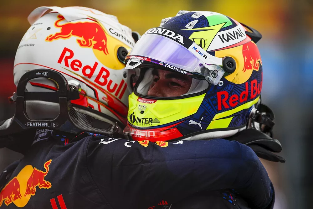 Winnaar Max Verstappen, Red Bull Racing en Sergio Perez, Red Bull Racing in Parc Ferme 