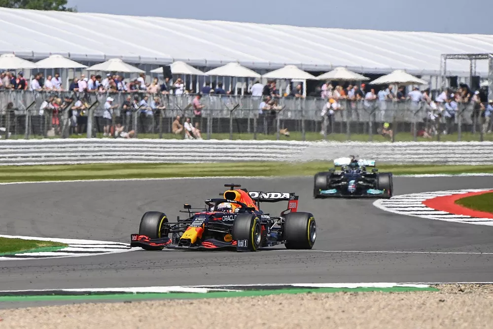 Max Verstappen, Red Bull Racing RB16B, Lewis Hamilton, Mercedes W12