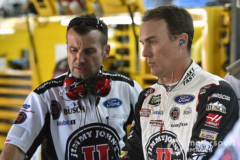 Harvick pierde su lugar en la gran final de NASCAR por un spoiler ilegal