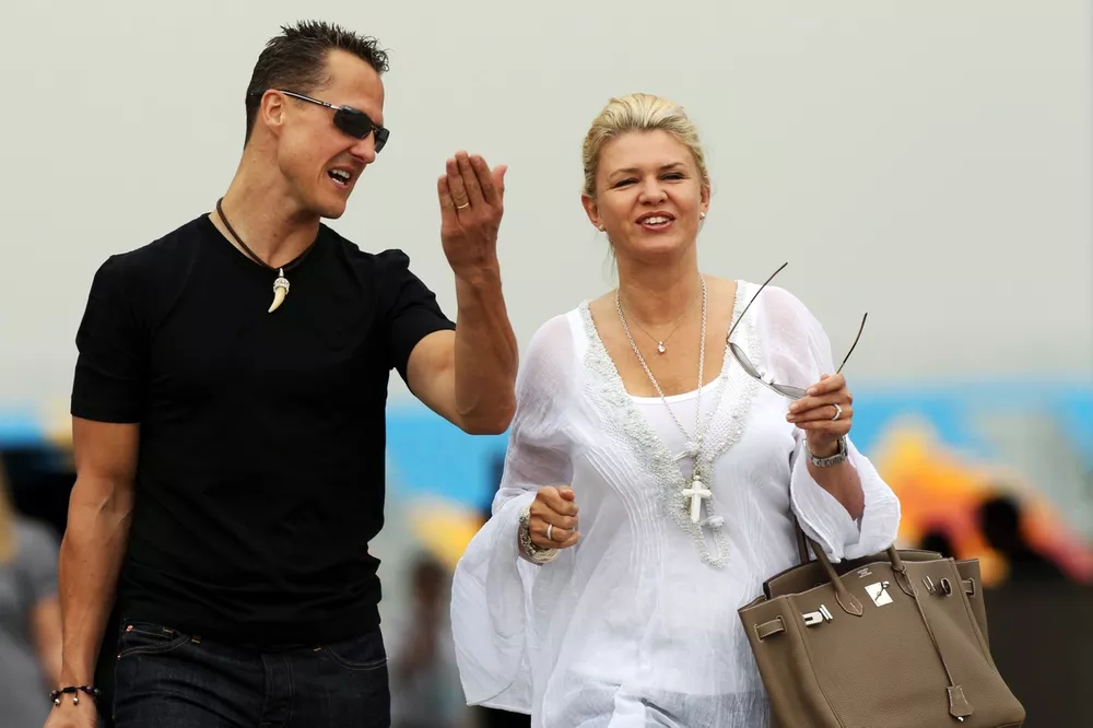 Michael Schumacher, piloto da Mercedes com sua esposa Corinna Schumacher
