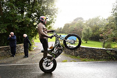 Bildergalerie: Mit Wheelie um den TT-Kurs auf der Isle of Man