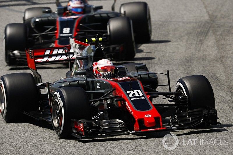 Kevin Magnussen, Haas F1 Team VF-17, Romain Grosjean, Haas F1 Team VF-17