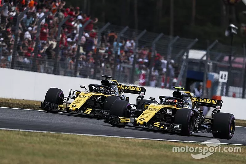 Nico Hulkenberg, Renault Sport F1 Team R.S. 18 et Carlos Sainz Jr., Renault Sport F1 Team R.S. 18