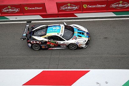 Gran Victoria de Go Max en la carrera inaugural de la Ferrari Asia-Pacific