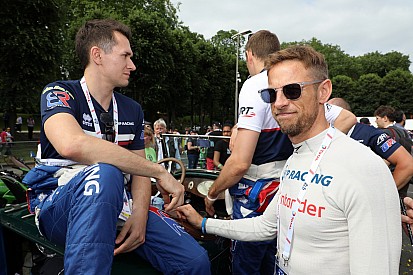 A Mercedes DTM-es csapata Button bevetésén gondolkozik