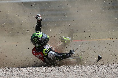 Завал в IndyCar и авария на старте в MotoGP: лучшие гоночные видео уик-энда