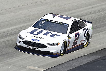 Penske manda en la primera práctica del sábado en Dover