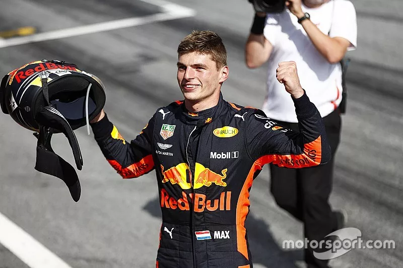 Max Verstappen, Red Bull Racing, 1e positie, viert zijn zege