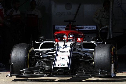 Mercedes vs Alfa Romeo – F1 front wing airflow explained