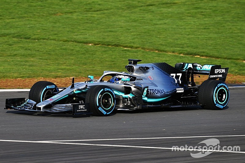 Mercedes вывела машину 2019 года на трассу: первые фото