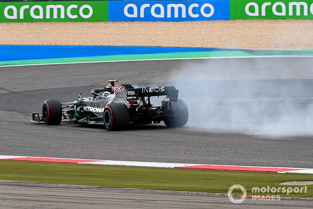 Valtteri Bottas, Mercedes F1 W11, pulls aside with smoke