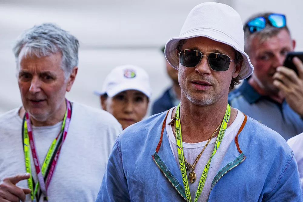 El actor Brad Pitt visita el Paddock