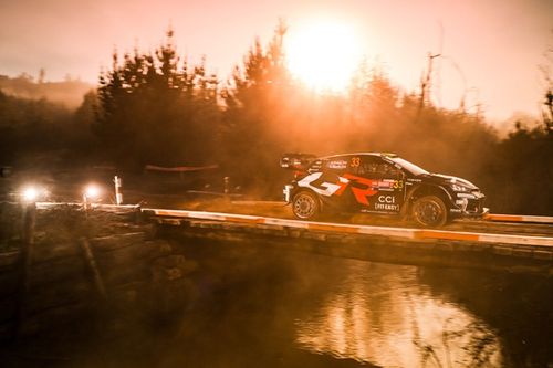 WRC Chile: Evans y T&auml;nak igualados en Chile, Ogier y Rovanper&auml; sufren