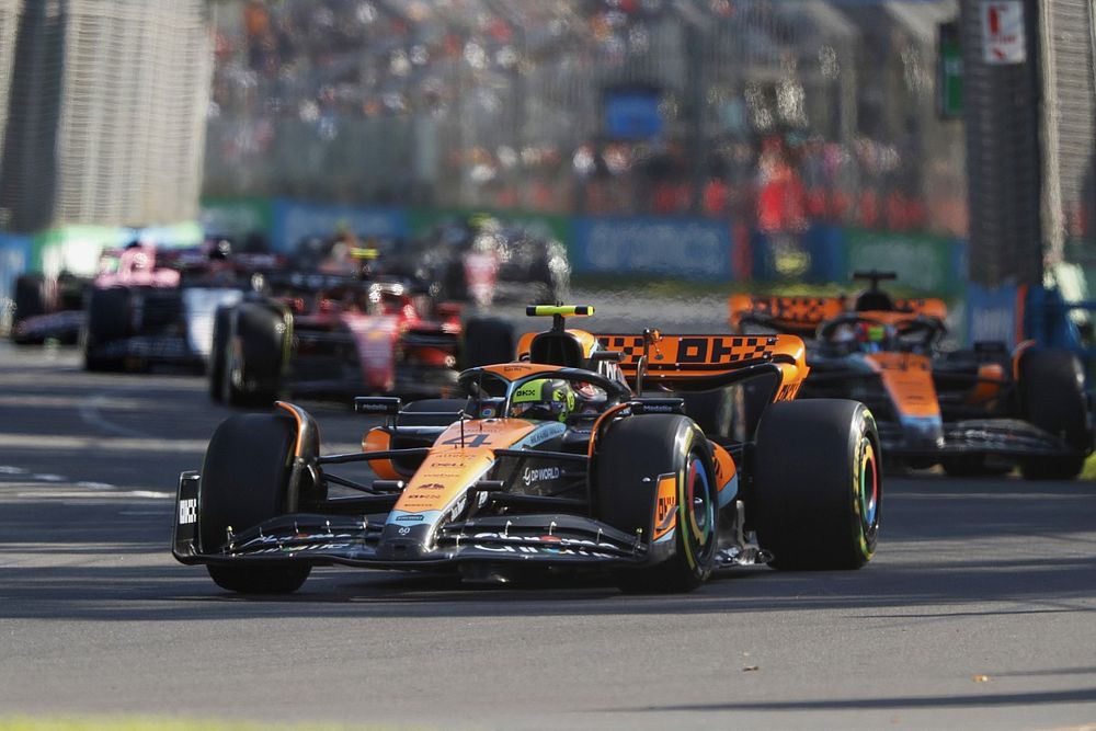 Lando Norris, McLaren MCL60, Oscar Piastri, McLaren MCL60, Carlos Sainz, Ferrari SF-23
