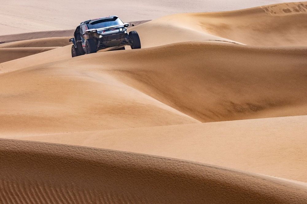 #200 The Dacia Sandriders Dacia: Nasser Al-Attiyah, Edouard Boulanger