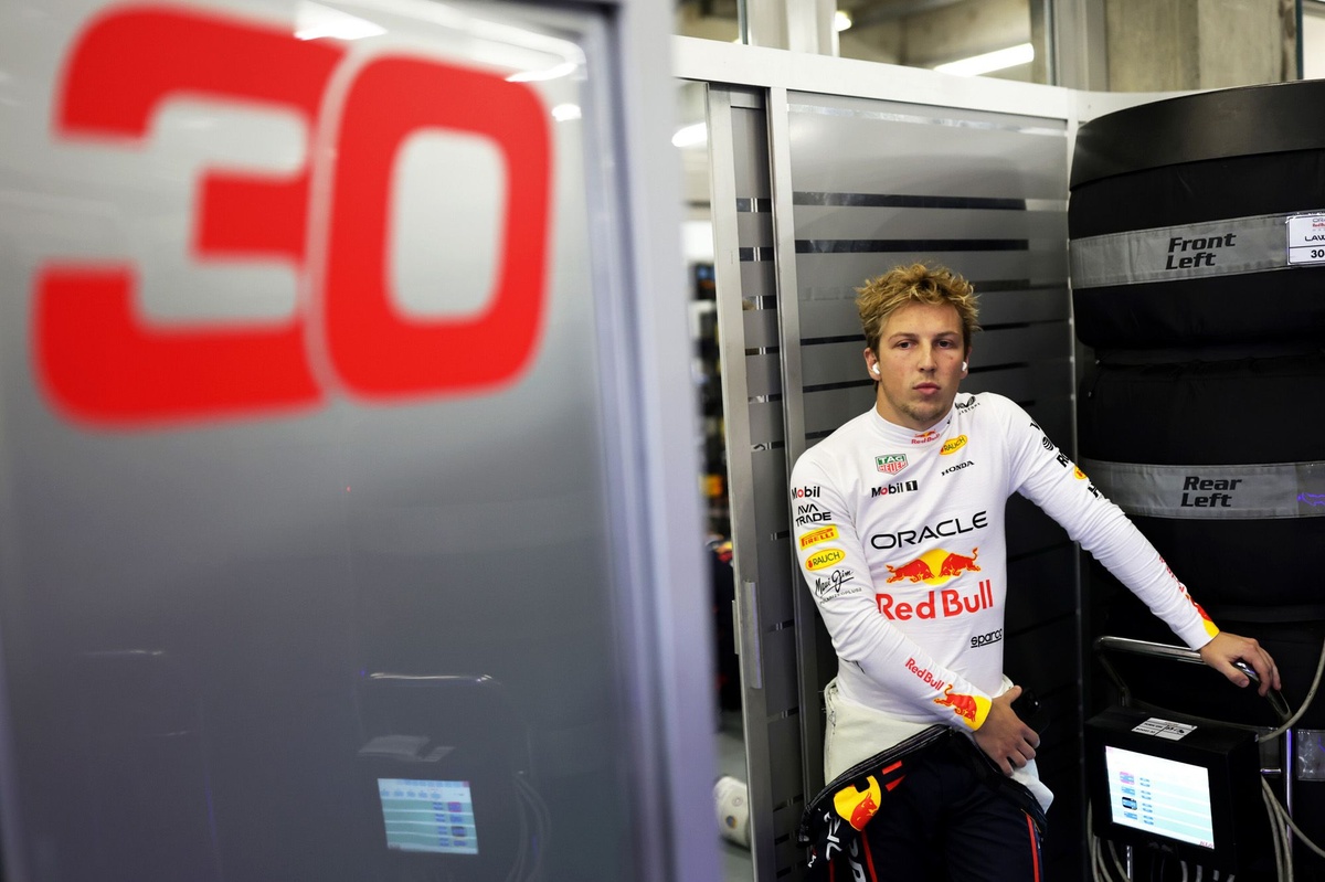 https://cdn-5.motorsport.com/images/amp/0RrXmXo0/s6/liam-lawson-red-bull-racing.jpg