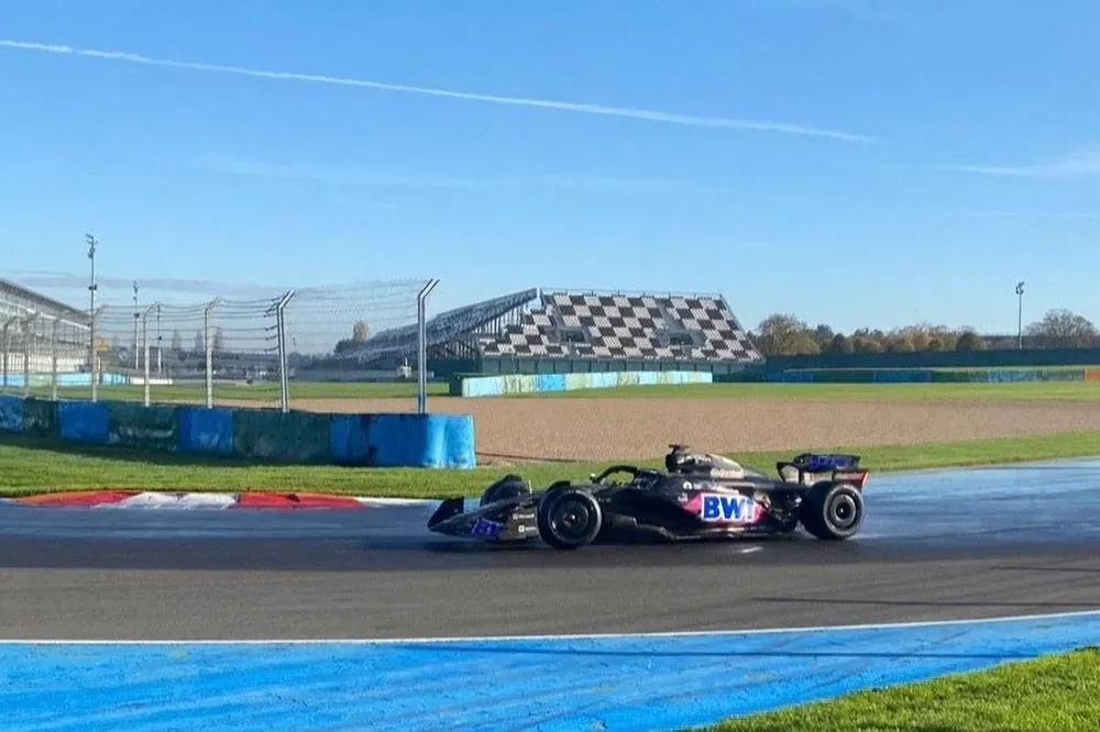 Jack Doohan, Alpine, lors de tests Pirelli &agrave; Magny-Cours