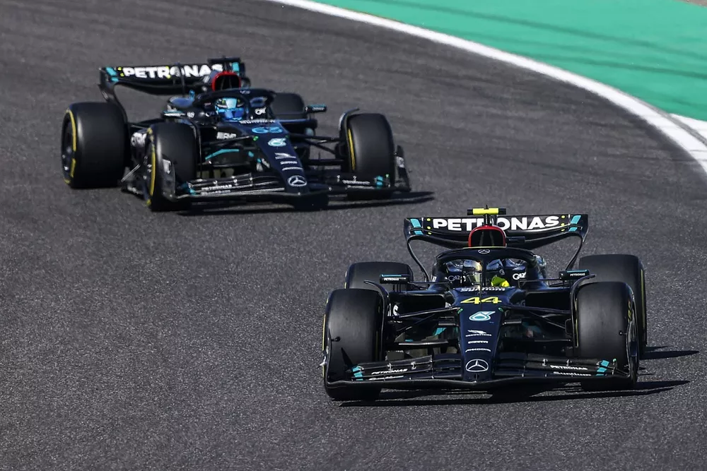 Lewis Hamilton, Mercedes F1 W14, George Russell, Mercedes F1 W14