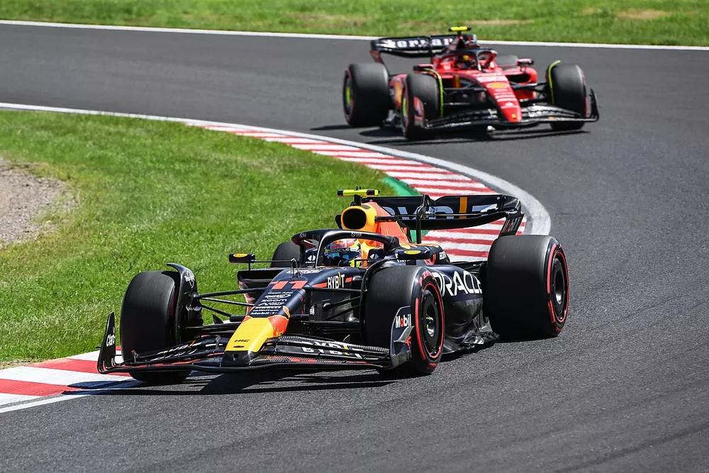 Sergio Perez, Red Bull Racing RB19, Carlos Sainz, Ferrari SF-23