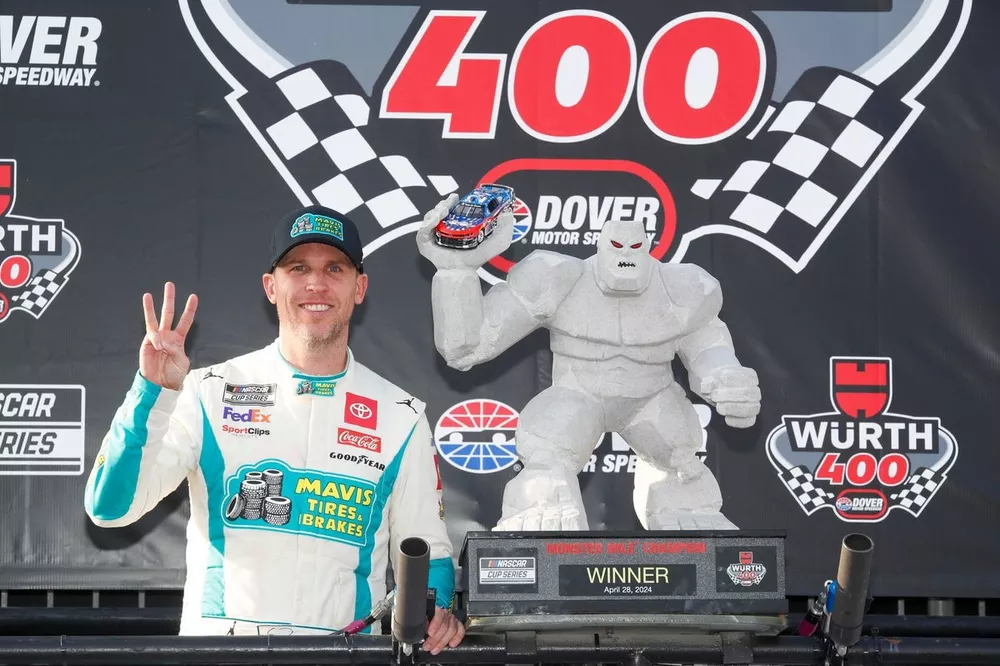 Denny Hamlin, Joe Gibbs Racing, Mavis Tire Toyota Camry