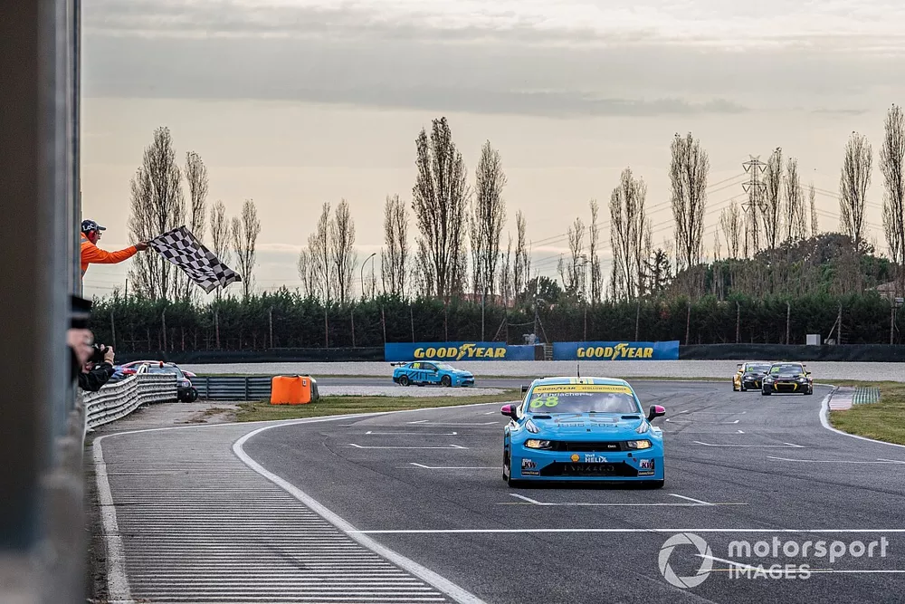 Vincitore di gara 2 Yann Ehrlacher, Cyan Racing Lynk & Co Lynk & Co 03 TCR
