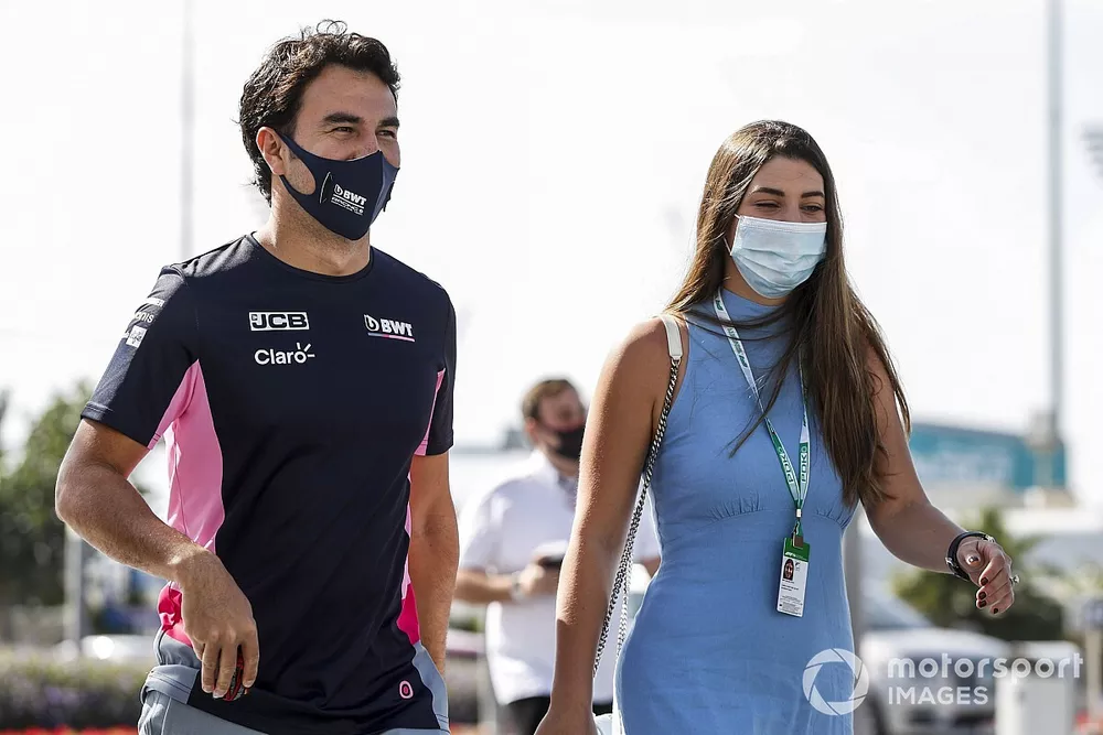 Sergio P&eacute;rez, Racing Point, con su mujer Carola Mart&iacute;nez