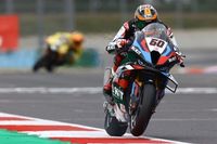 Van der Mark reina en el caos de Magny-Cours y corta su sequía; Bautista, 2º