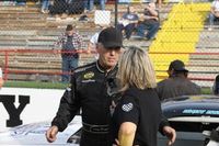 La estrella exiliada de NASCAR que aún gana campeonatos a los 56 años