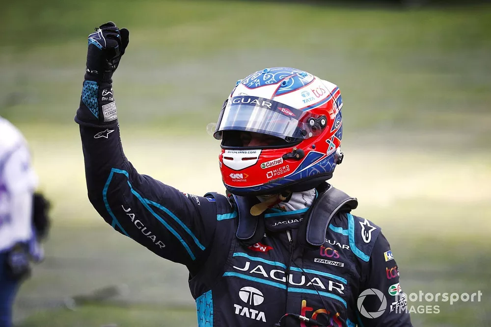 Mitch Evans, Jaguar Racing, 1st position, celebrates